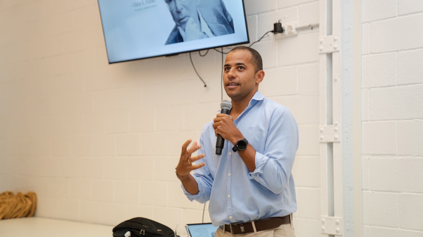 Alberto en una charla para Urbaser